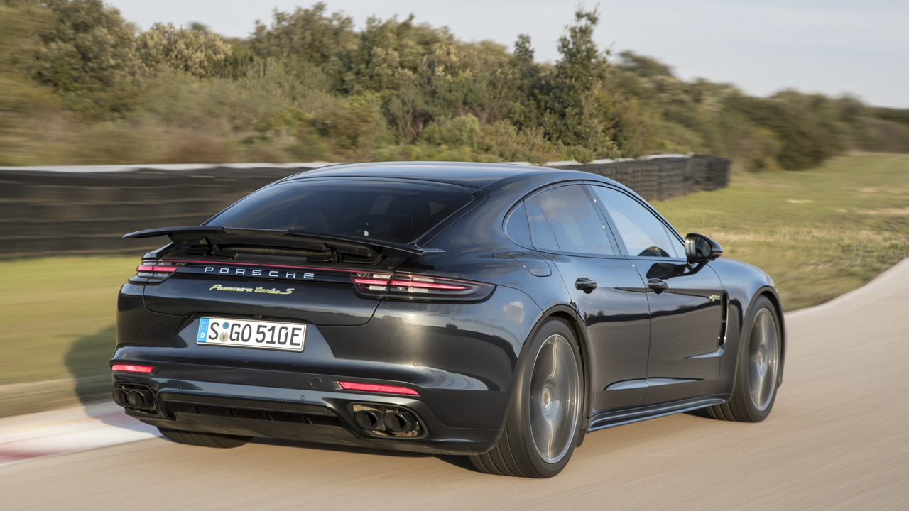 2018 Porsche Panamera Turbo S E-Hybrid