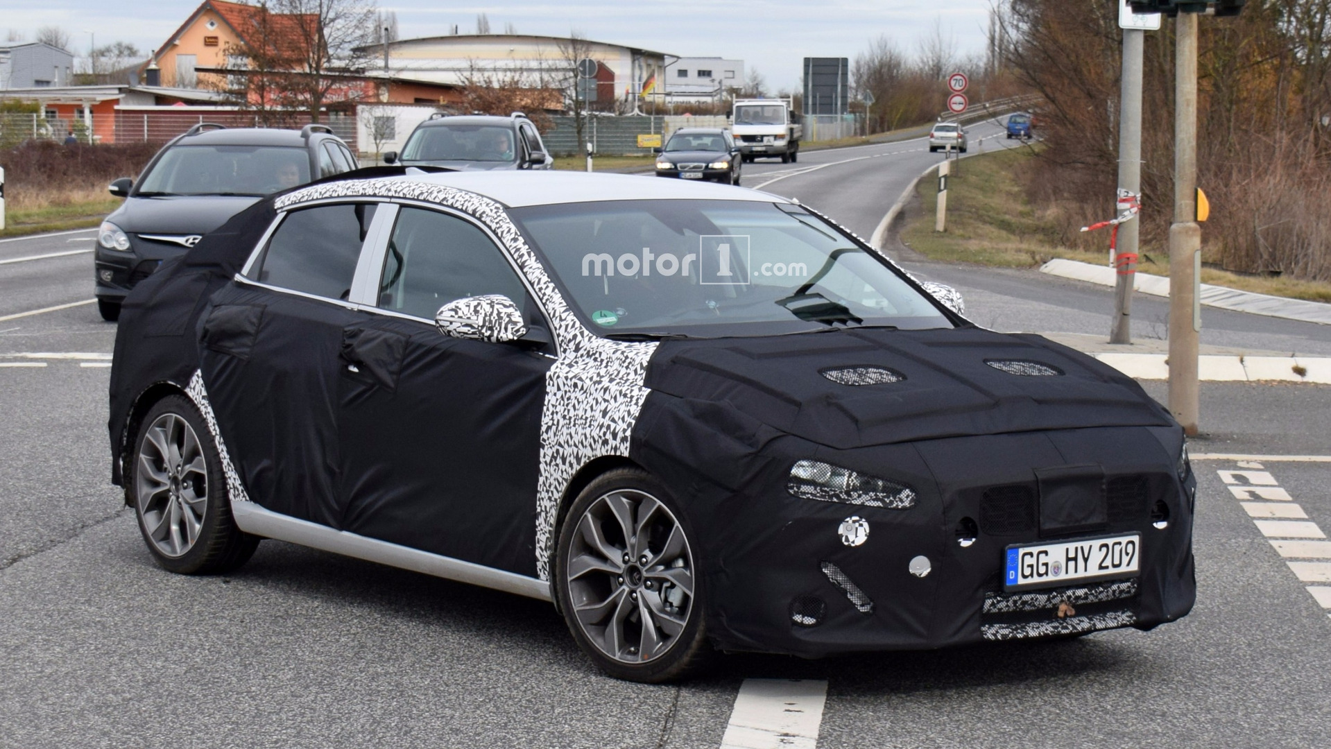 2018-hyundai-i30-fastback-spy-photo.jpg
