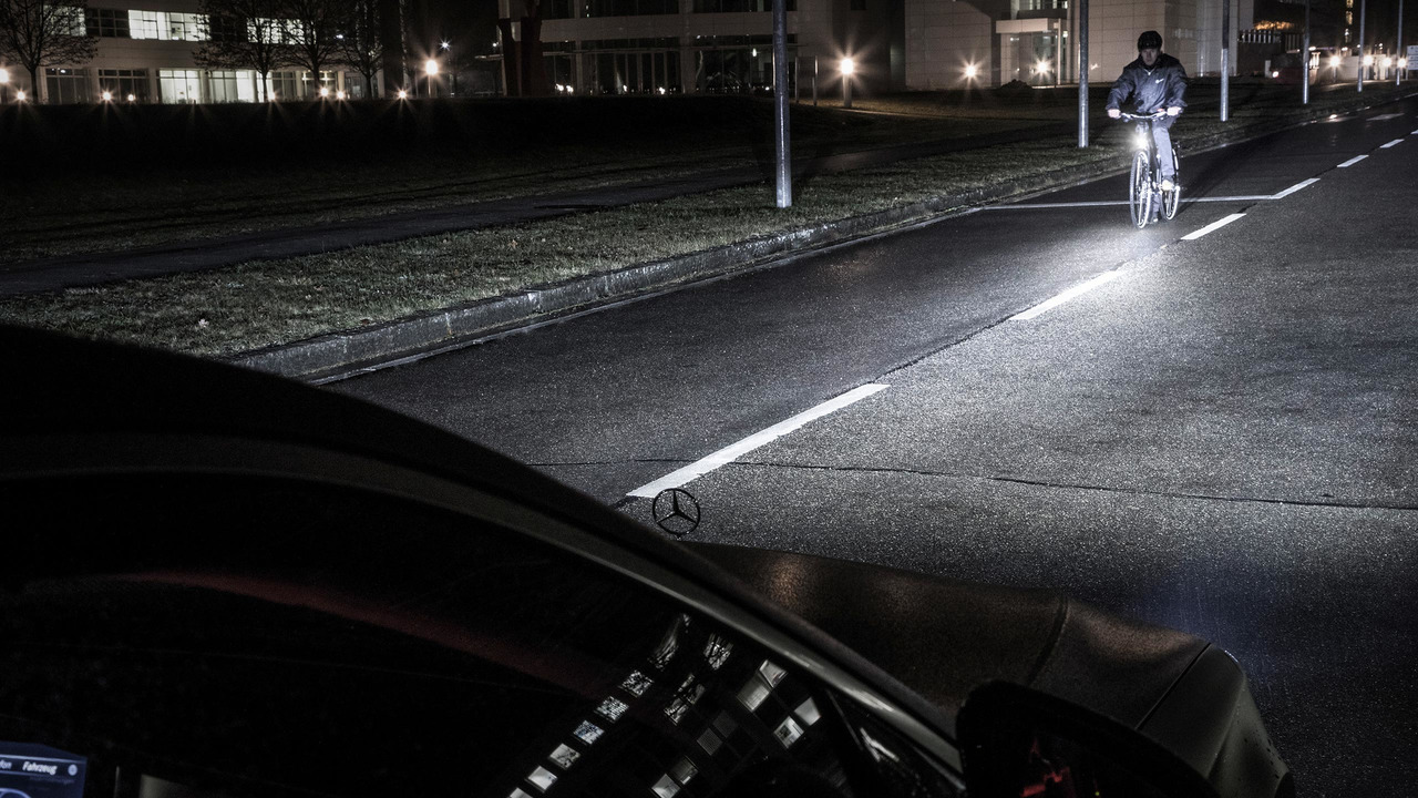 mercedes-benz-digital-light-headlights.jpg