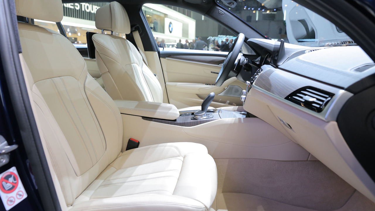 2017 BMW 5 Series Touring live in Geneva