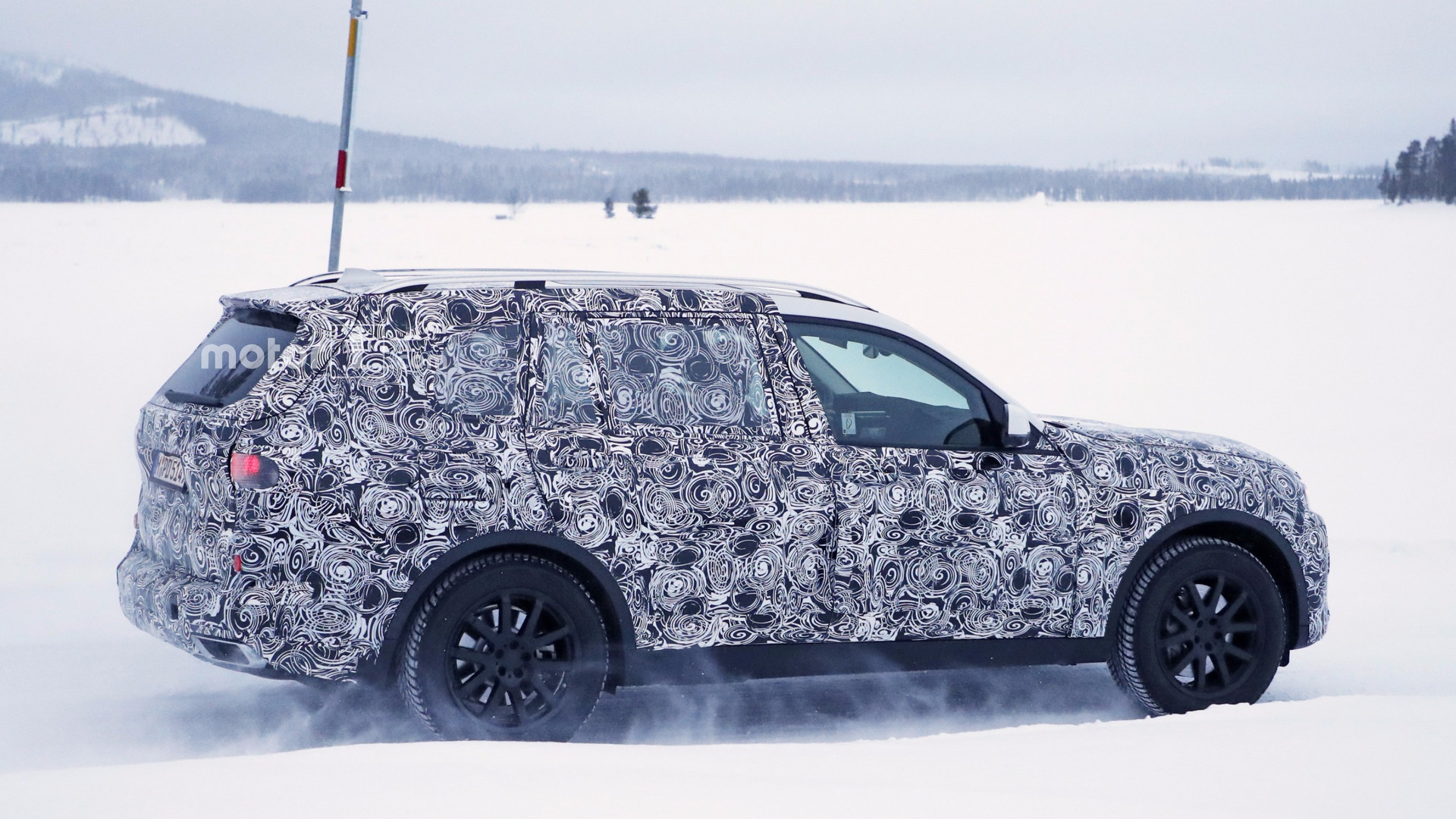 2018-bmw-x7-spy-photo.jpg
