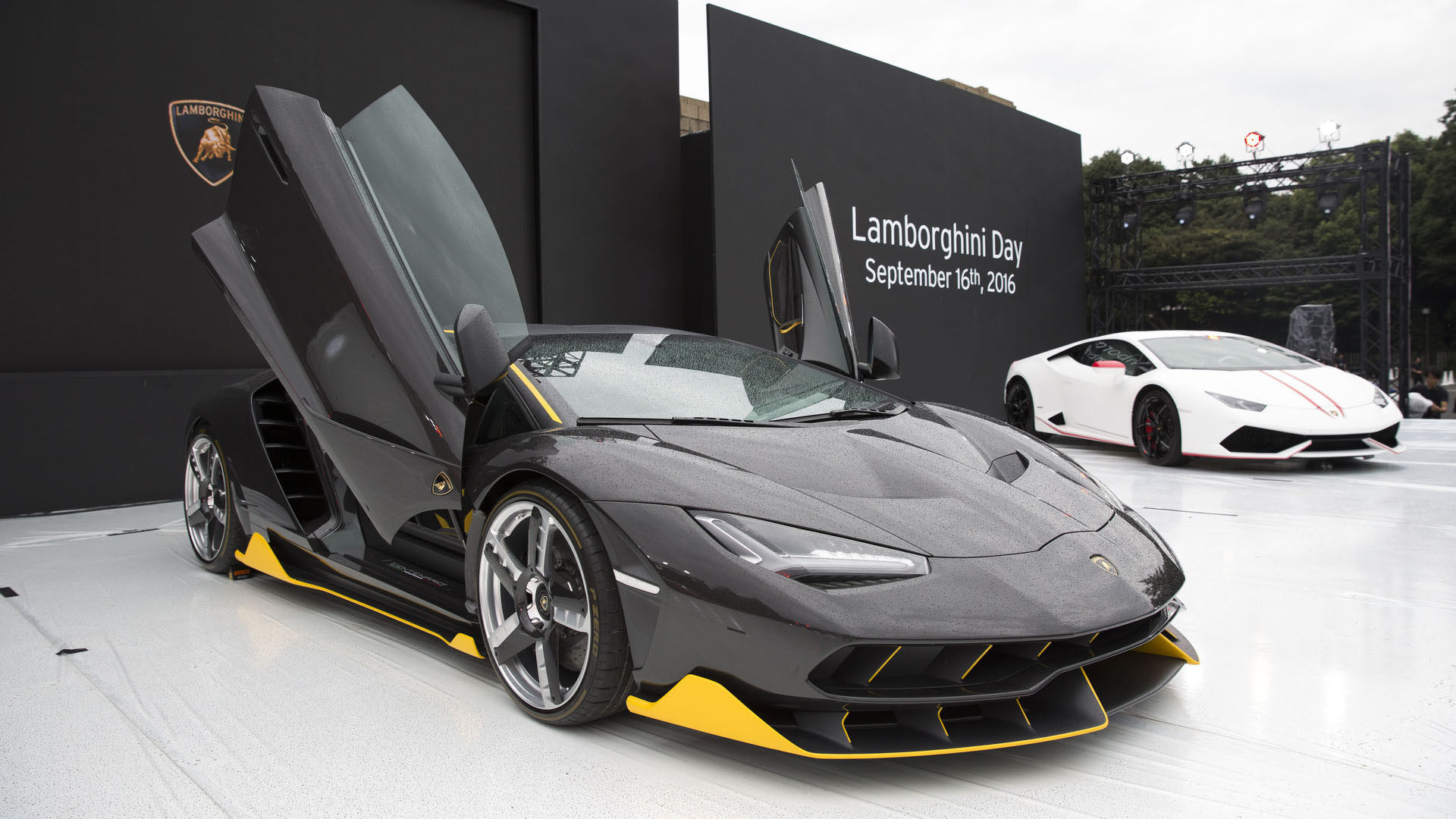 Lamborghini marks 30 years of carbon fiber usage with Tokyo event
